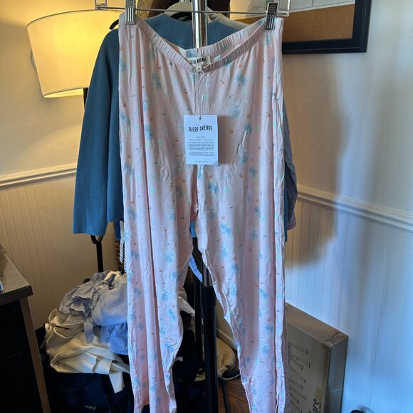 Djerf Avenue Go Slow PJ set - Picture 3 of 9